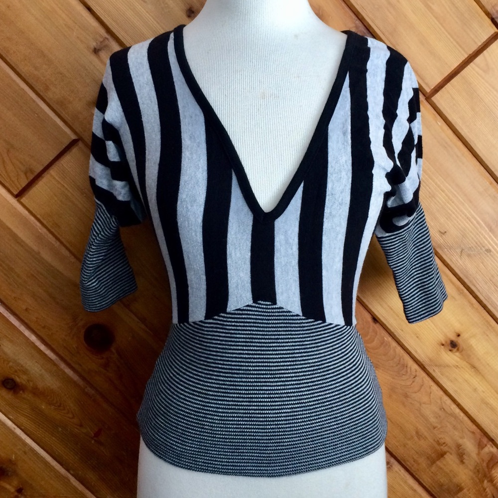 Women’s Striped Sexy Sweater Top M - Picture 3 of 3
